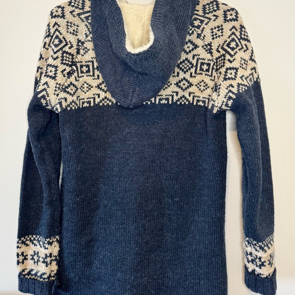 Woman’s Aztec Wool Zip Up Size XL(runs small) - Picture 3 of 6